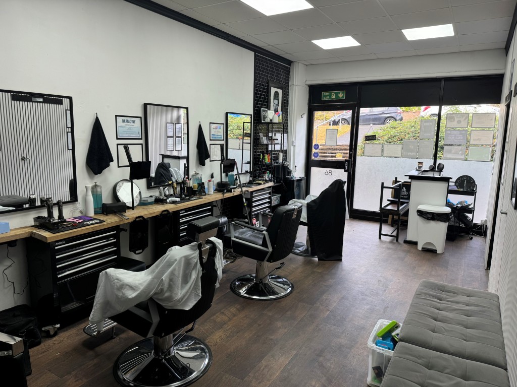 Lot: 89 - FREEHOLD FOUR STOREY MIXED COMMERCIAL AND RESIDENTIAL INVESTMENT - Looking from the back of the barbershop
